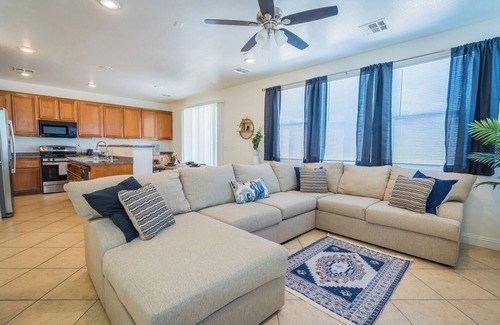 North Las Vegas House | Cozy Las Vegas home! Family friendly! Sleeps 8