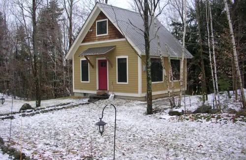 Underhill Cabin | Cozy Little Cabin in the Woods