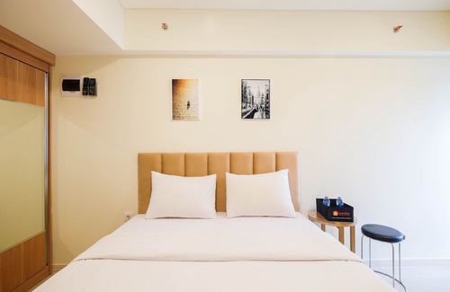 Cikarang Hotel | Cozy Living and Comfortable Studio Room at Meikarta Apartment