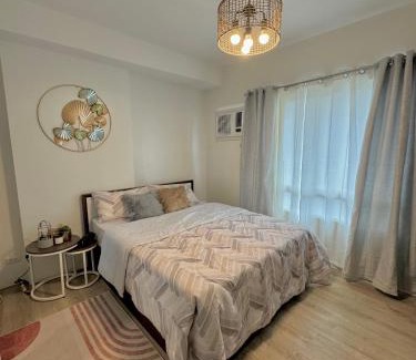 Bantud Hacienda Hotel | Cozy Loft at Mesavirre Garden Residences