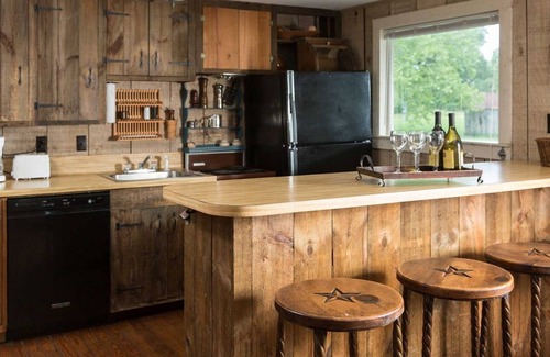 Cat Spring Apartment | Cozy Loft Suite-Part of Dog Trot House-Shared Pool, Fireplace Ranch Fun Options