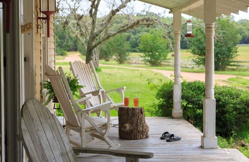 Cat Spring Apartment | Cozy Loft Suite-Part of Dog Trot House-Shared Pool, Fireplace Ranch Fun Options