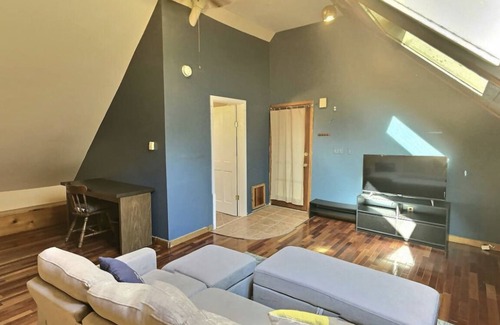 Riverwest House | Cozy Lofted Riverwest Apartment