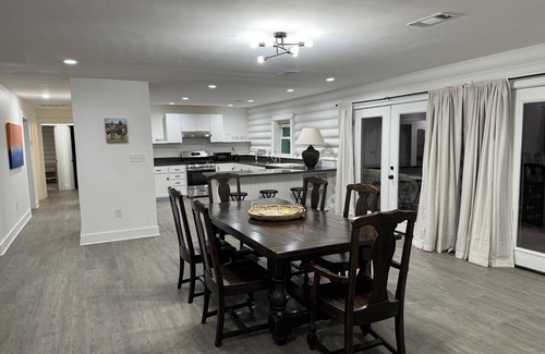 Lacombe Cabin | Cozy Log Cabin Getaway, Lacombe LA