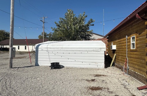 Moravia Cabin | Cozy log cabin located in downtown Moravia, Iowa.