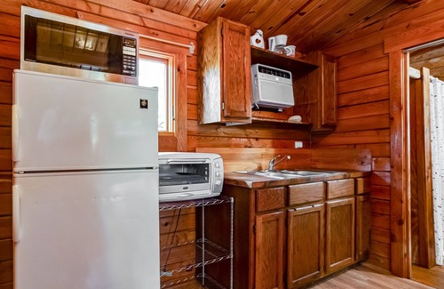 Blanco Cabin | Cozy Log Cabin on Miller Creek - 5 mi south of downtown Johnson City