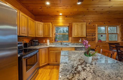 Asheville House | Cozy Log Home with Hot Tub Minutes to Downtown, Breweries & Trails!