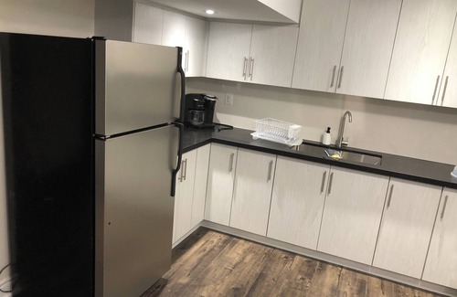Brampton Apartment | Cozy Luxurious apartment in upscale Brampton neighbourhood. Family friendly.