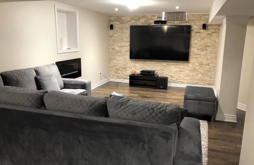 Brampton Apartment | Cozy Luxurious apartment in upscale Brampton neighbourhood. Family friendly.