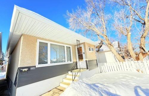 Regina Apartment | Cozy main floor, 03 Bedrooms, close to Downtown REGINA