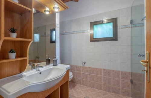 Gazi House | Cozy maisonette close to the city and the beach
