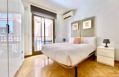Malasana Apartment | Cozy Malasaña - Estudio con balcón en el centro, AC