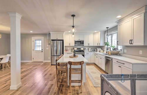 Merrimac House | Cozy Merrimac Abode w/Deck - 10 Mi to Beach!