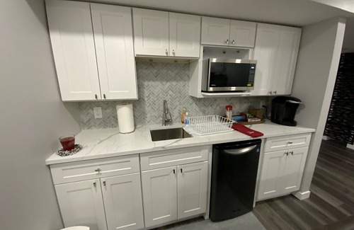 West Edmonton House | Cozy Modern 1 Bedroom Basement Suite with Fireplace, AC, & Seperate Entrance
