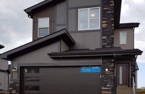 West Edmonton House | Cozy Modern 1 Bedroom Basement Suite with Fireplace, AC, & Seperate Entrance