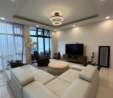 Baguio House | Cozy Modern 3BR Penthouse near Burnham with AC Wifi Netflix