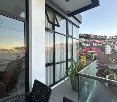 Baguio House | Cozy Modern 3BR Penthouse near Burnham with AC Wifi Netflix