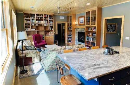 Pequot Lakes Cabin | Cozy, modern cabin set on an exceptionally private and peaceful river bend.