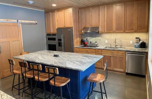 Pequot Lakes Cabin | Cozy, modern cabin set on an exceptionally private and peaceful river bend.