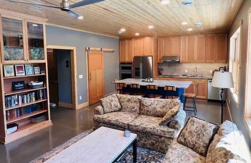 Pequot Lakes Cabin | Cozy, modern cabin set on an exceptionally private and peaceful river bend.