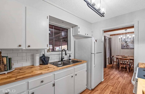 Uncertain Cabin | Cozy Modern Cabin with RV Site & Canoes @ Caddo Shores Cabins, Uncertain Texas