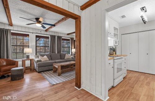 Uncertain House | Cozy Modern Cabin Wrv Site, Kayaks & Canoes