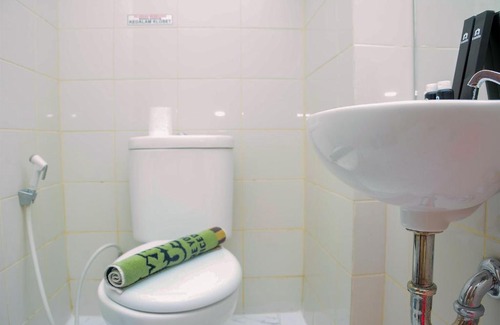 Bekasi Timur Apartment | Cozy Modern Studio at Lagoon Apartment near Bekasi Town Square By Travelio