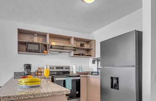San Salvador Apartment | Cozy, Modern, Upscale APT W/Views, Pool, Gym, A/C