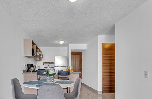 San Salvador Apartment | Cozy, Modern, Upscale APT W/Views, Pool, Gym, A/C