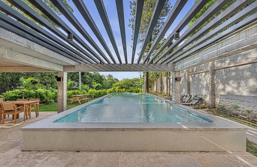 San Salvador Apartment | Cozy, Modern, Upscale APT W/Views, Pool, Gym, A/C