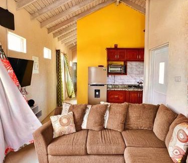 Ruby Apartment | Cozy Modern Upstairs 2 Bed A/C Apt Near 2 Everything