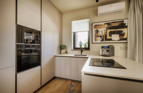 Tar-Vabriga Villa | Cozy Modern Villa Getaway for 6, with Saltwater Pool, Close to Beaches