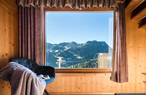 Sonnenalpe Nassfeld Ski Chalet | Cozy mountain hut in the Alps