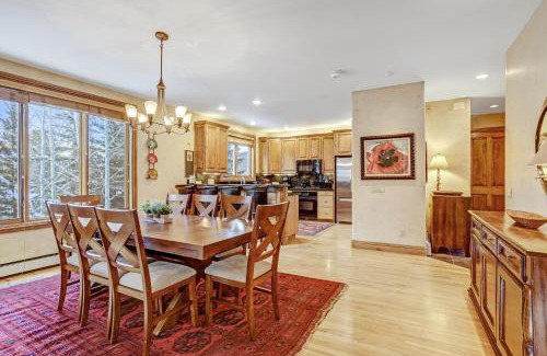 Edwards House | Cozy Mountain 4-Bedroom Retreat in Arrowhead Village townhouse