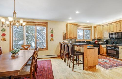 Edwards House | Cozy Mountain 4-Bedroom Retreat in Arrowhead Village townhouse