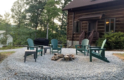 Roseland Cabin | Cozy Mountain Cabin Nelson 151 near Bold Rock Cidery and DB Brewery