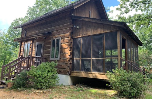 Roseland Cabin | Cozy Mountain Cabin Nelson 151 near Bold Rock Cidery and DB Brewery