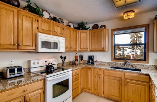 Wildernest House | Cozy Mountain Getaway with Hot Tub, Spacious Deck & All-Season Fun Awaits!