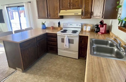 Kittredge House | Cozy Mountain Home Close To Hiking, Ski &Red Rocks