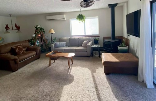 Kittredge House | Cozy Mountain Home Close To Hiking, Ski &Red Rocks