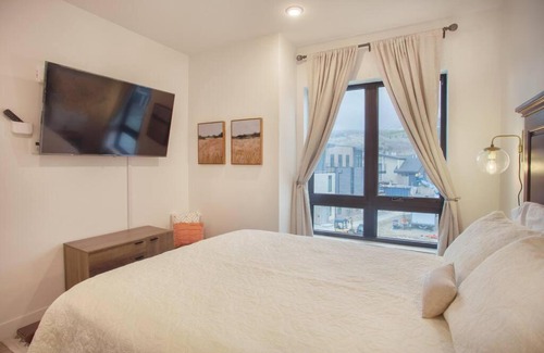 Silverthorne Apartment | Cozy- Mountain Style - River View apartment - Colorado