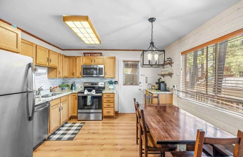 Munds Park House | Cozy Munds Park Cabin with Private Hot Tub