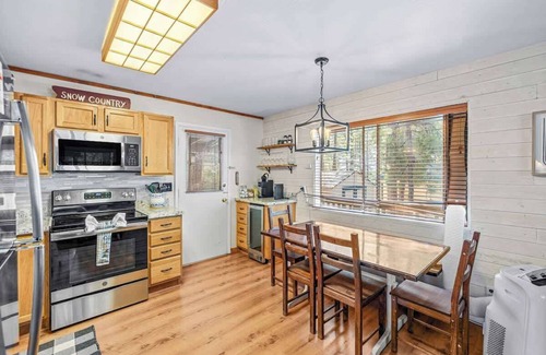 Munds Park House | Cozy Munds Park Cabin with Private Hot Tub