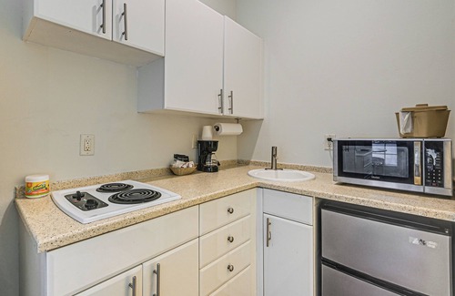Naples Apartment | Cozy Naples Retreat w/Community Pool & Water View