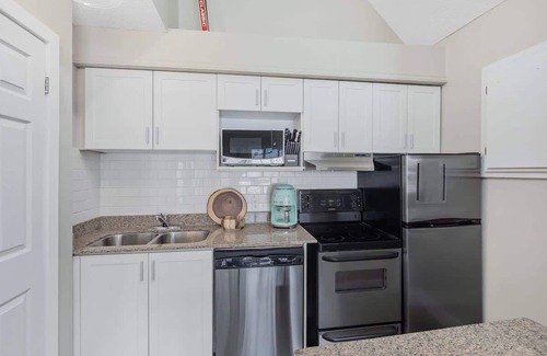 Craigleith Apartment | Cozy Nest - Outdoor Pool/Shuttle to the Village