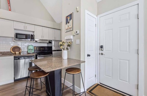 Craigleith Apartment | Cozy Nest - Outdoor Pool/Shuttle to the Village