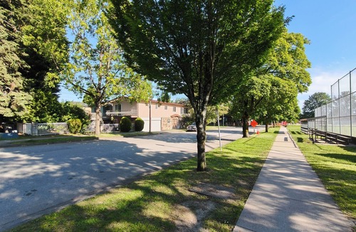 Marpole House | Cozy Newly Renovated 2 BDR 1 Bath Suite @ Oak Park