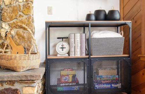 Munds Park House | Cozy Northern Escape Tranquility in Trees