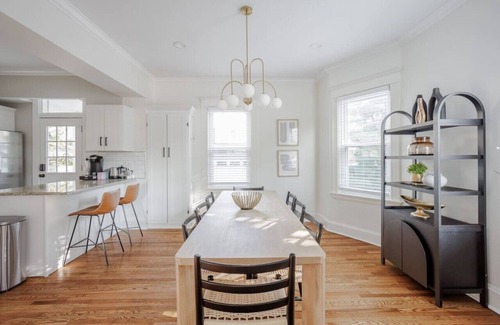Oakley House | Cozy Oakley 4B with Garage 10 min to Downtown, UC Hospitals