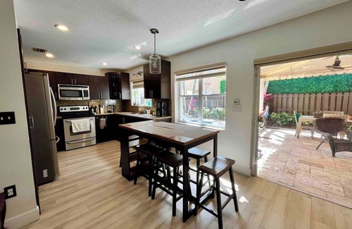 The Hammocks House | Cozy Oasis Pool Home-1 Min from Baptist Hospital